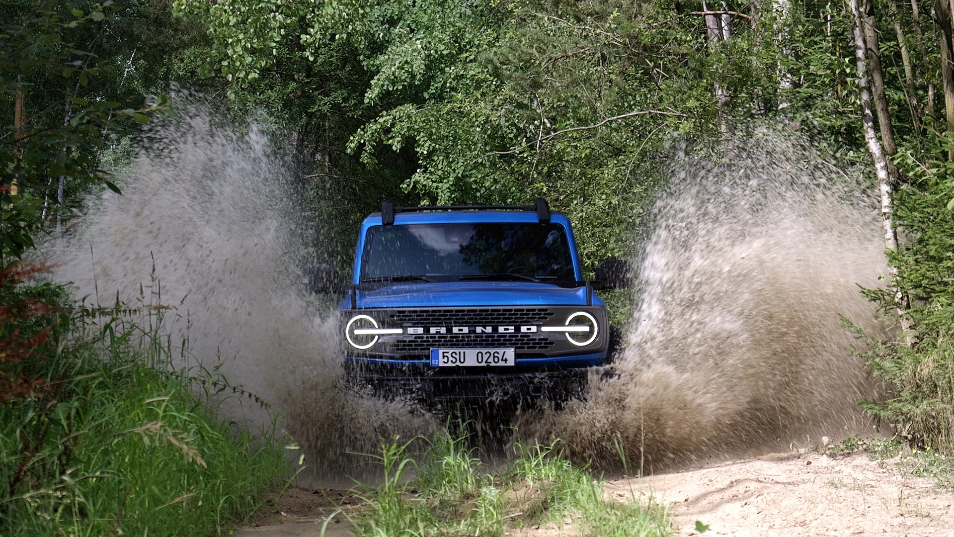 Vlog#187 Ford Bronco: Dvě různé verze, ale terén umí obě! na kanálu 1000 koní