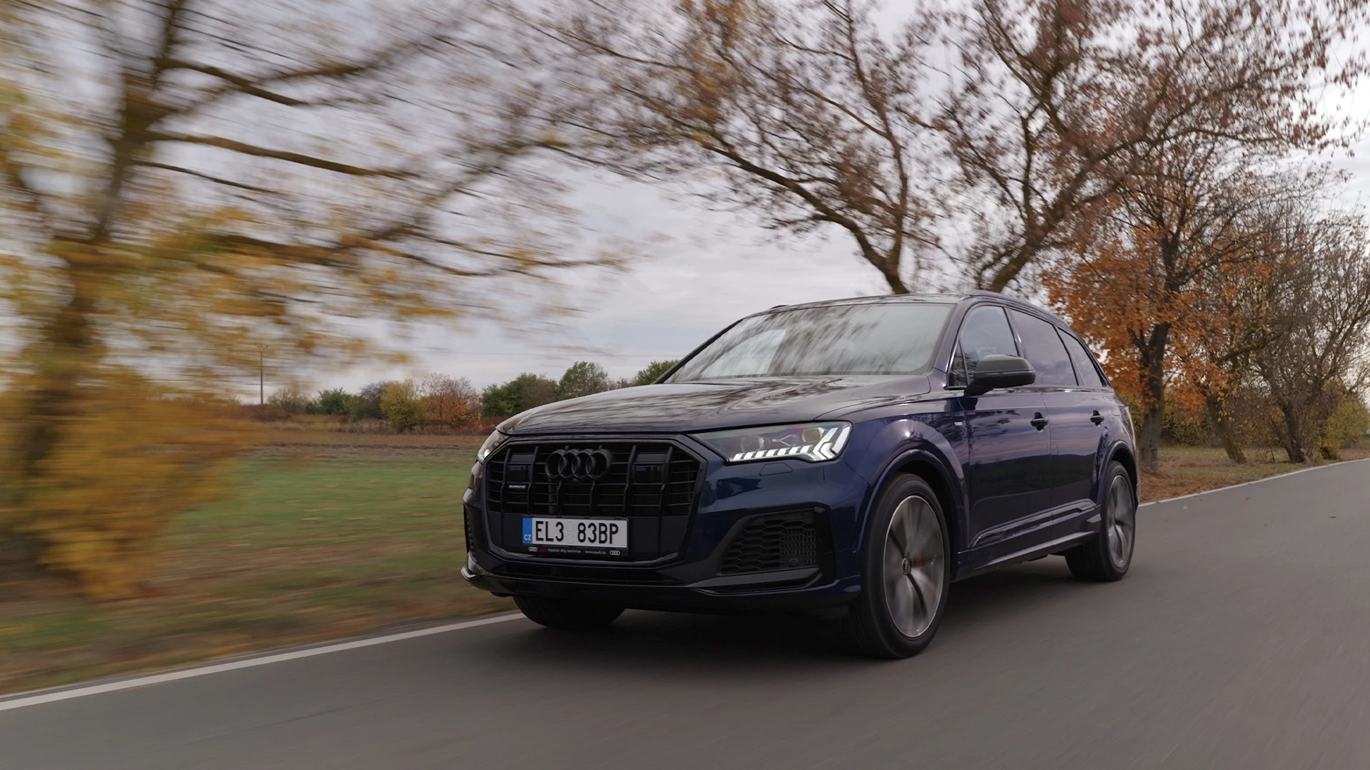 Audi Q7 a 5 tipů jak správně používat Plug-in hybrid na kanálu 1000 koní