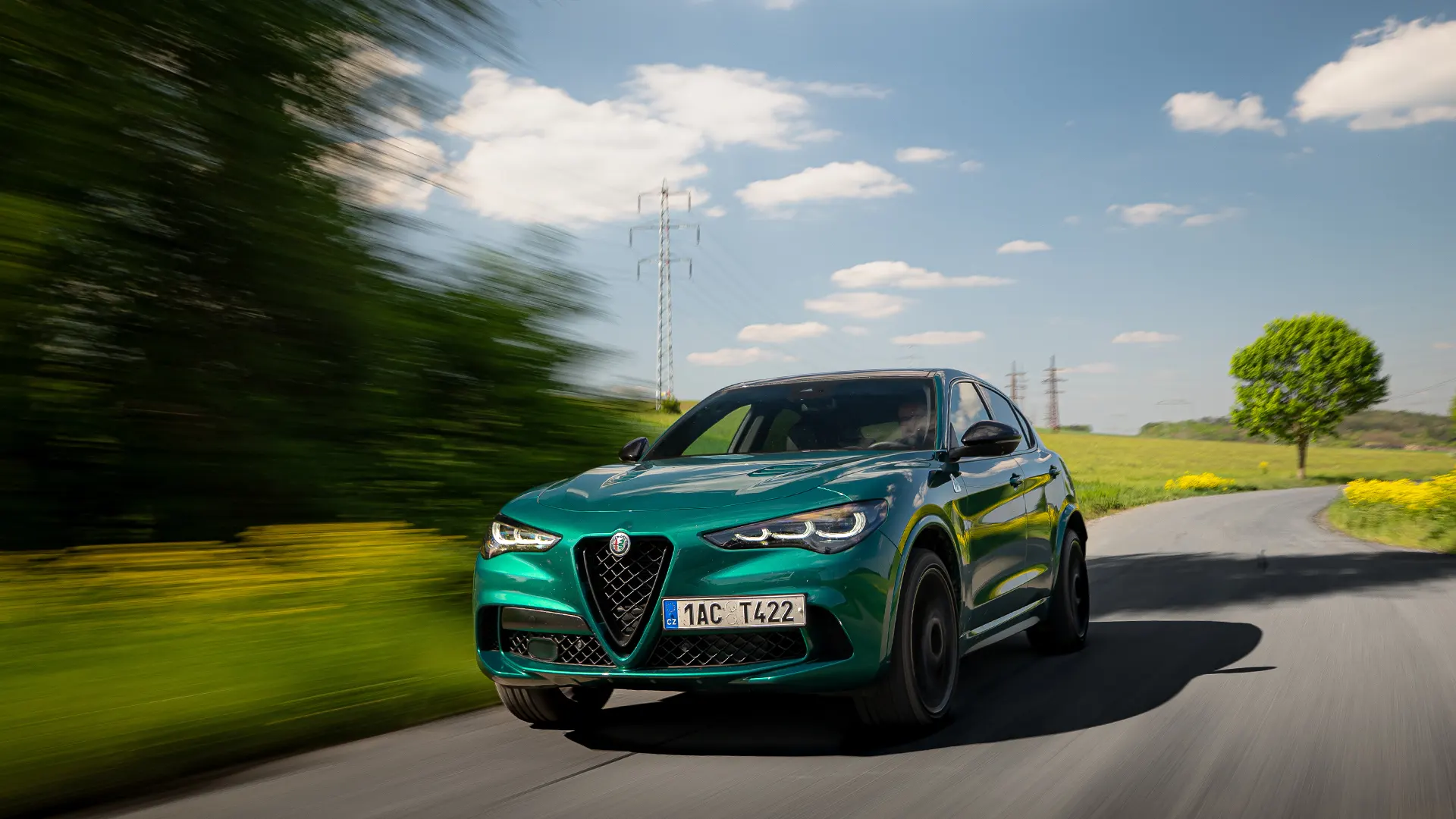 Alfa Romeo Stelvio Quadrifoglio: Ohýbání fyzikálních zákonů v praxi na kanálu 1000 koní